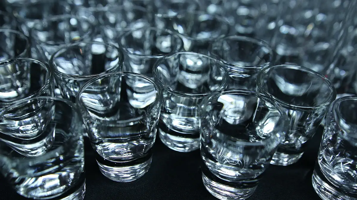 Ile kalorii ma wódka? Kaloryczność i wpływ na dietę